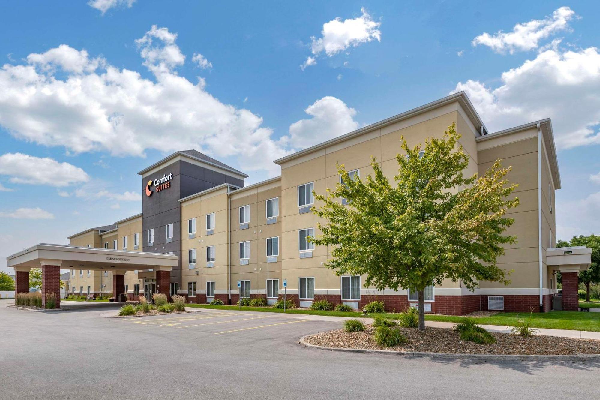 Comfort Suites Coralville I-80 Exterior photo